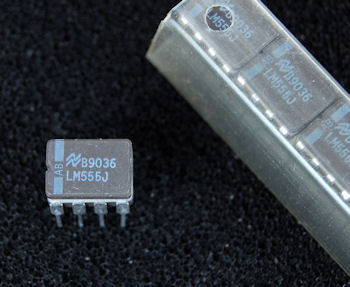 LM555J Timer Integrated Circuit